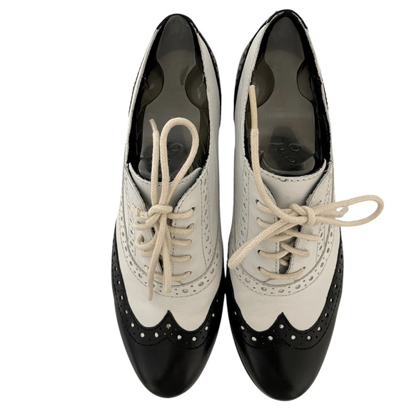 Rare BORN Womens ASHLEIGH Black and White Wingtip Oxford Shoes Size 6.5 - Picture 1 of 12